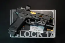 VFC Glock 17 Fowler Industries - Vector Optics Red Dot - Surefire torch
